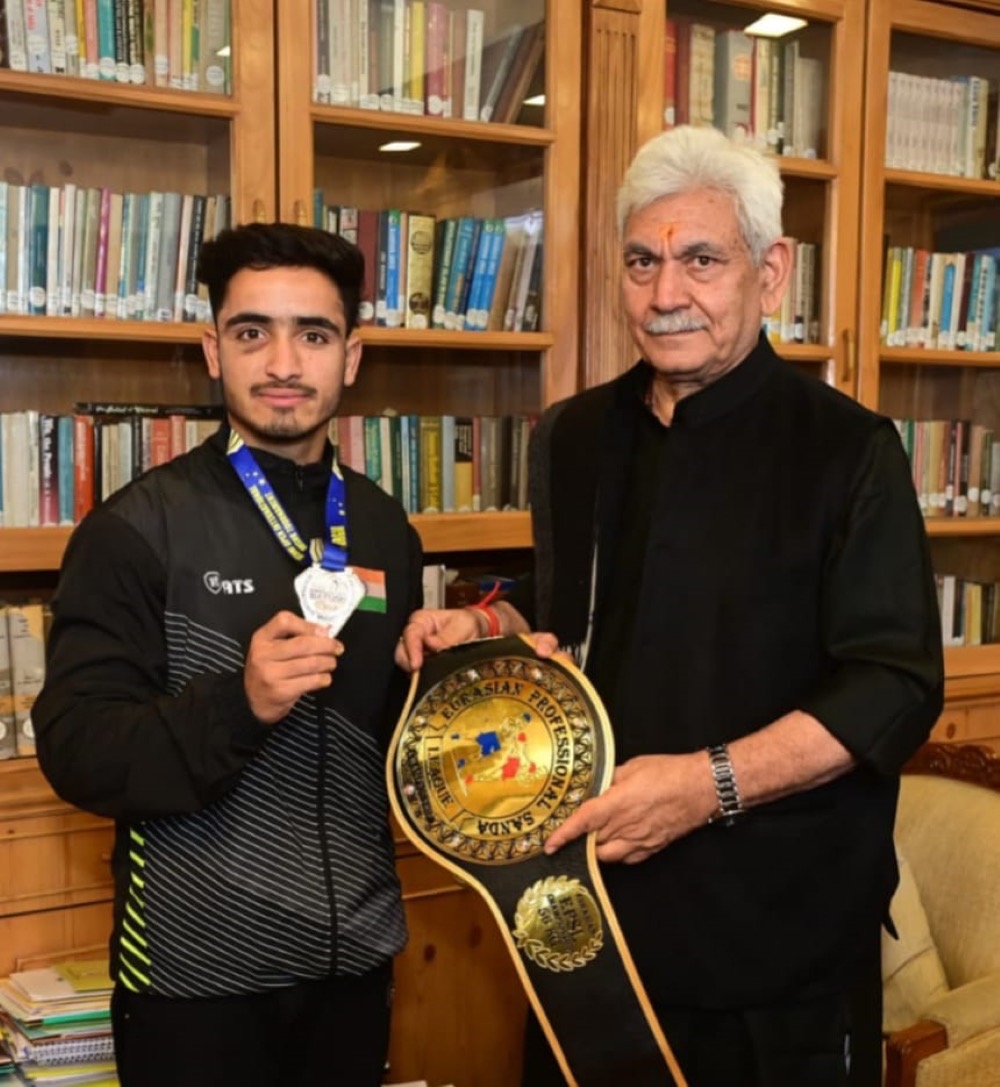 LG J&K congratulates Wushu player 