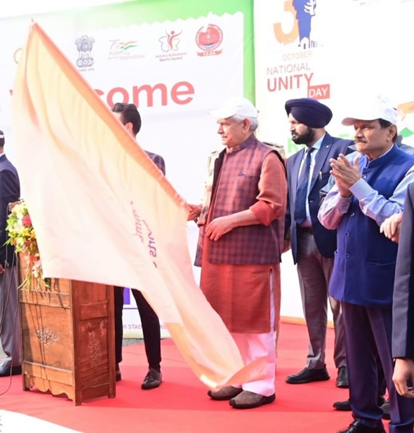 LG Manoj Sinha flags off 'Run for Unity' ; gives ‘Rashtriya Ekta Diwas’ pledge