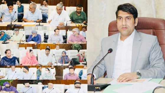 DC Srinagar directs officers to achieve 100% coverage of health schemes 