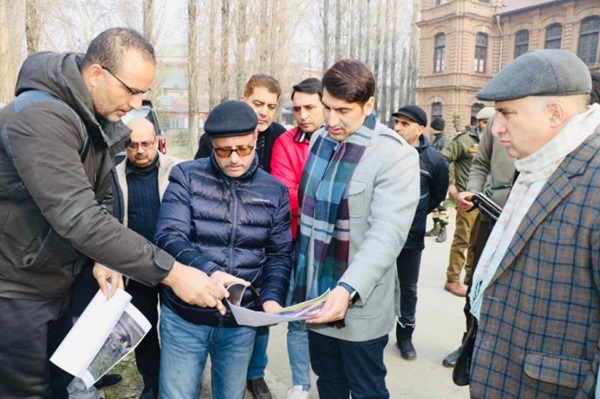 DC Srinagar conducts whirlwind tour of the City; inspects ongoing developmental works 