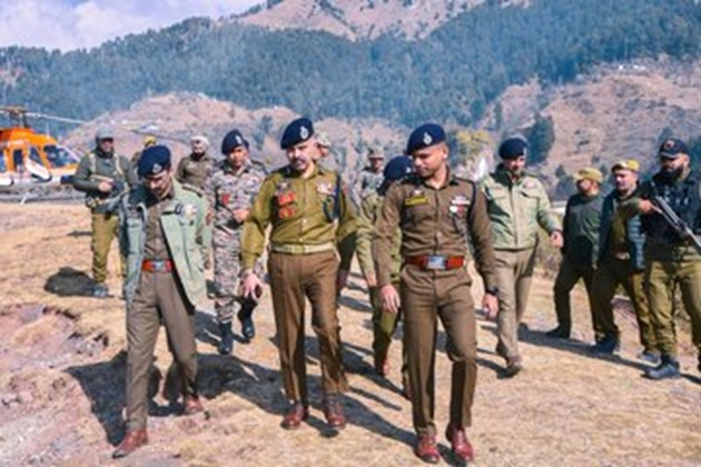 DGP J&K  Nalin Prabhat visits strategically important areas 