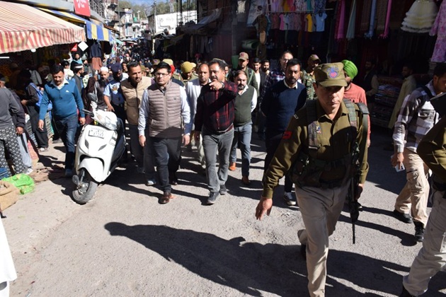 DC Poonch inspects civic amenities in Market : Issues directions on the spot