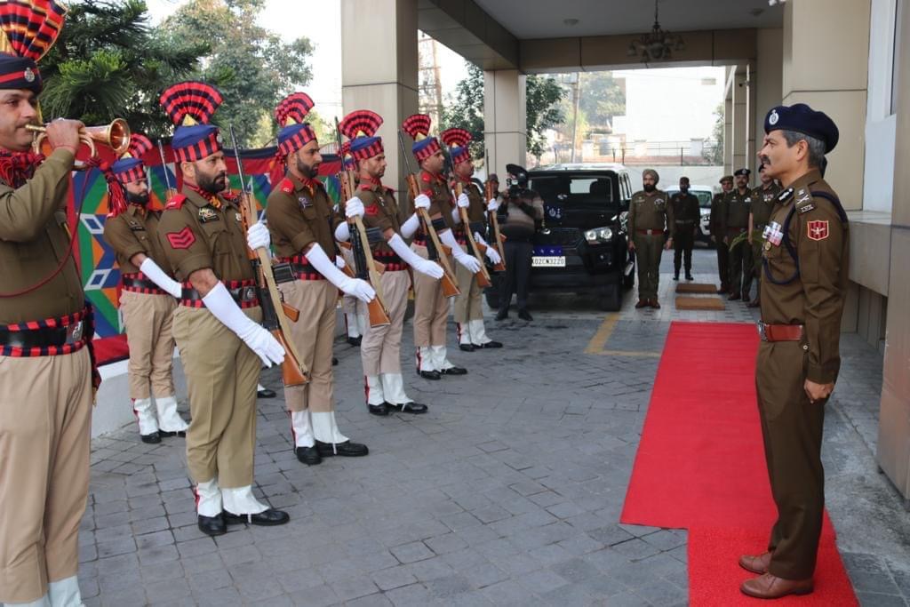 DGP J&K  R.R. Swain visits Railway Headquarters Jammu; Reviews security of Railways and functioning of GRP