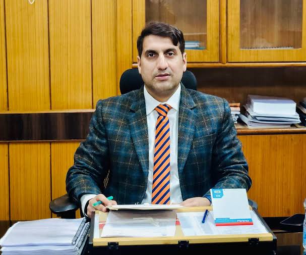 J&K Govt orders transfers & postings of XENs, AEEs , AEs