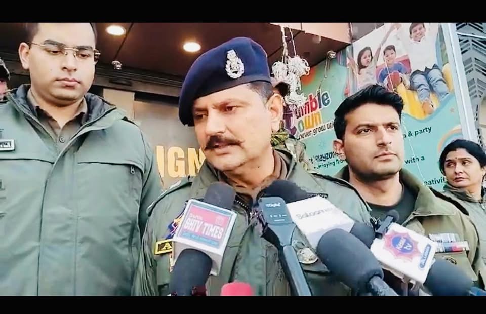 'Jammu Police conducts  Raids at 20 SPAs in posh areas '