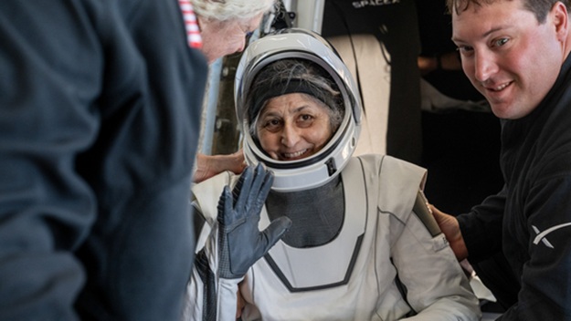 ' Sunita Williams returns To Earth after stuck in Space for over Nine Months'