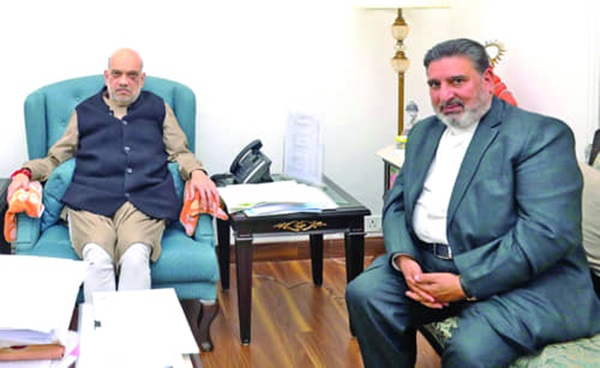 Altaf Bukhari discusses various J&K issues with Amit Shah