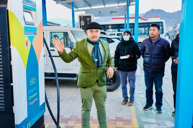 Amit conducts comprehensive Inspection of State Motor Garage Facilities in Ladakh