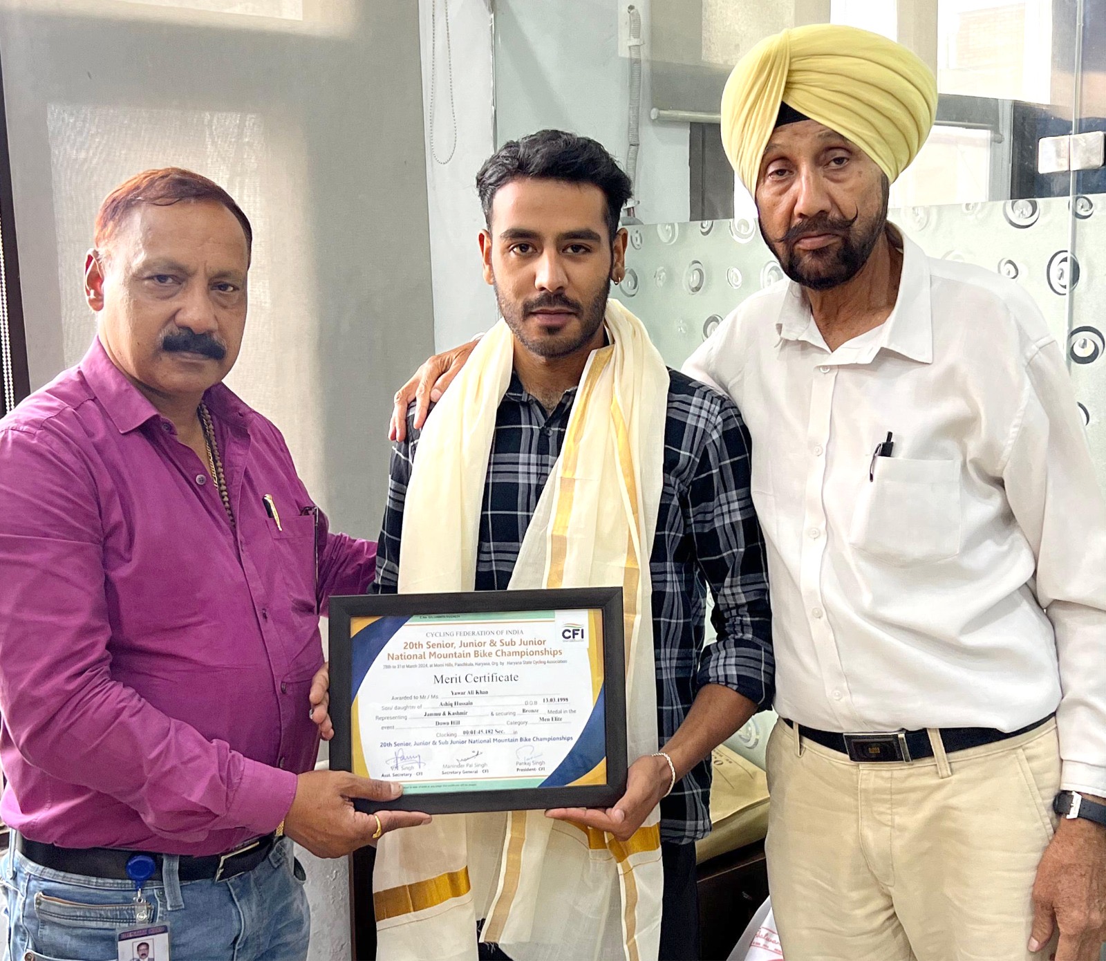 Vansh Sabre Sports Foundation honoured Mr. Yawar Ali Khan Cyclist Bronze Medalist