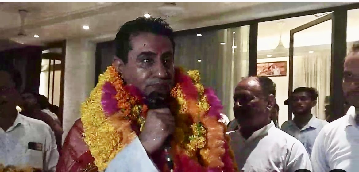 BJP Leader Rajiv Jasrotia gets Hero like Welcome from people of different areas of Kathua district 