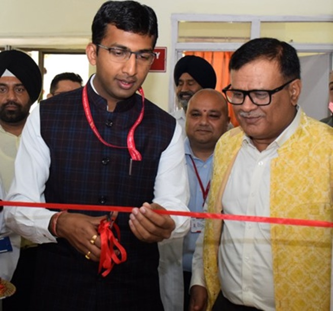 Anshul Garg inaugurates Jan Aushadhi Kendra at SMVDU