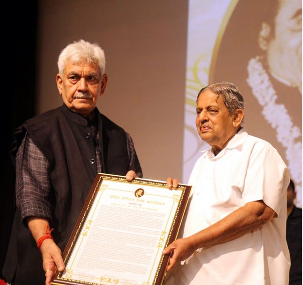 LG Manoj Sinha at Delhi: Pays homage to the eminent journalist, writer & social worker 