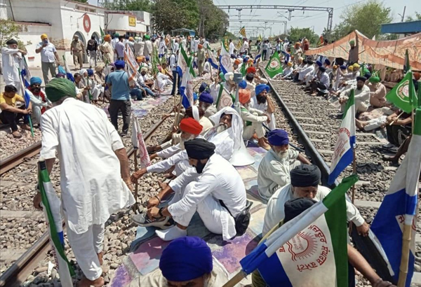 Good News for Rail Travelers: Farmers suspend rail rook protest at Shambhu railway station 