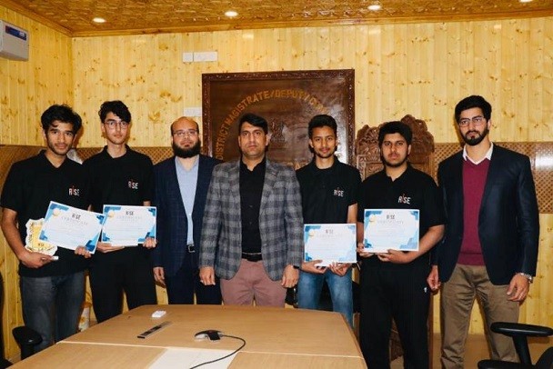 DC Srinagar Felicitates Toppers Of IIT-JEE Mains Examination 2023 ...