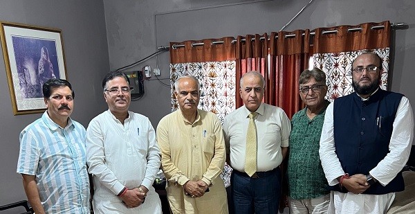 Ashok Koul Meets Renowned Neurologist Dr Sushil Razdan Under Sampark Se Samarthan Campaign 2210