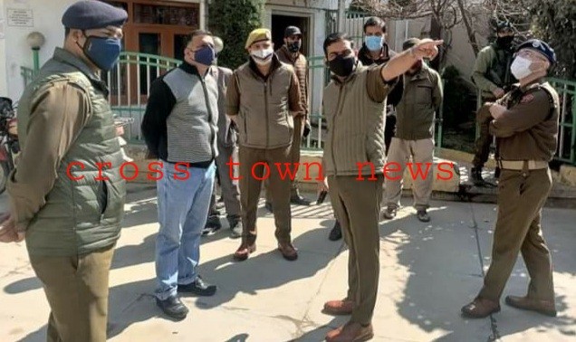 SSP Srinagar reviews security setup deployed in Hotels - Cross Town ...