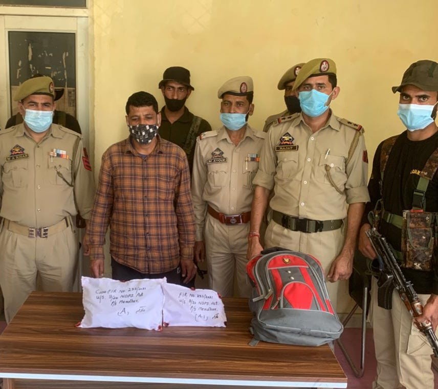 61 Packets Of Charas Weighing 950 Grams Recovered Smuggler Arrested