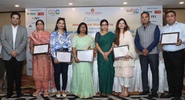 Avny Lavasa Lauds Women Achievers At Assocham Cross Town News A Leading Newspaper Of Jandk 